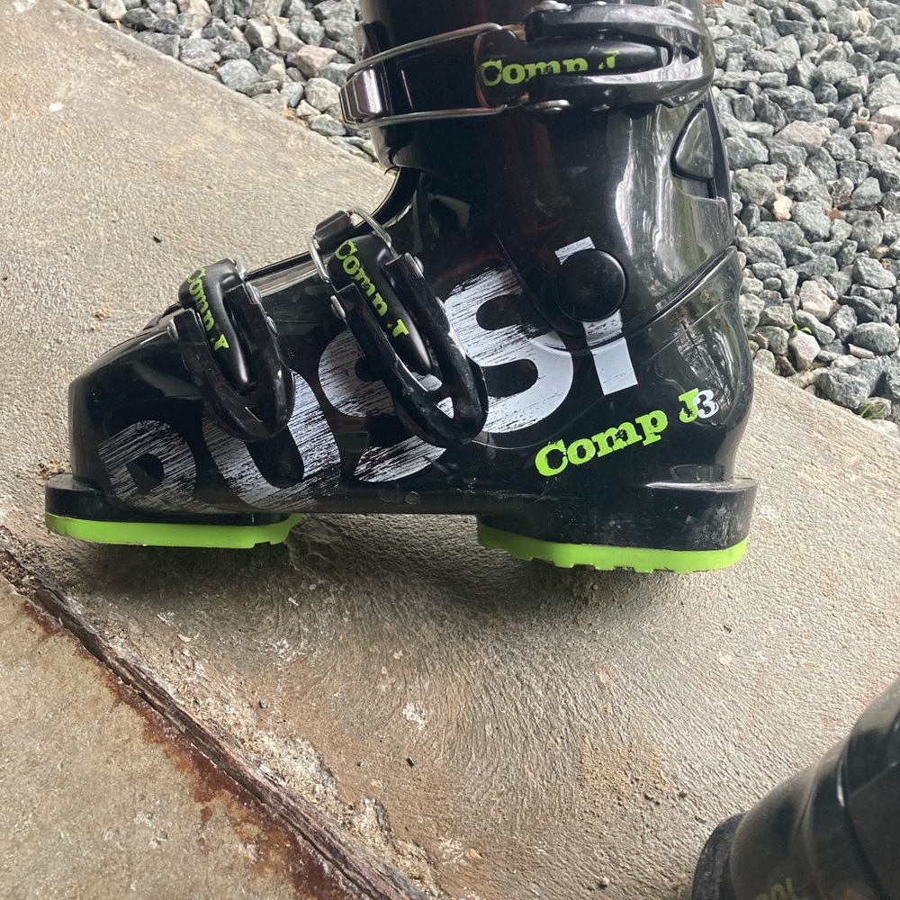 Rossignol ski boot 18.5 (kids size 12)